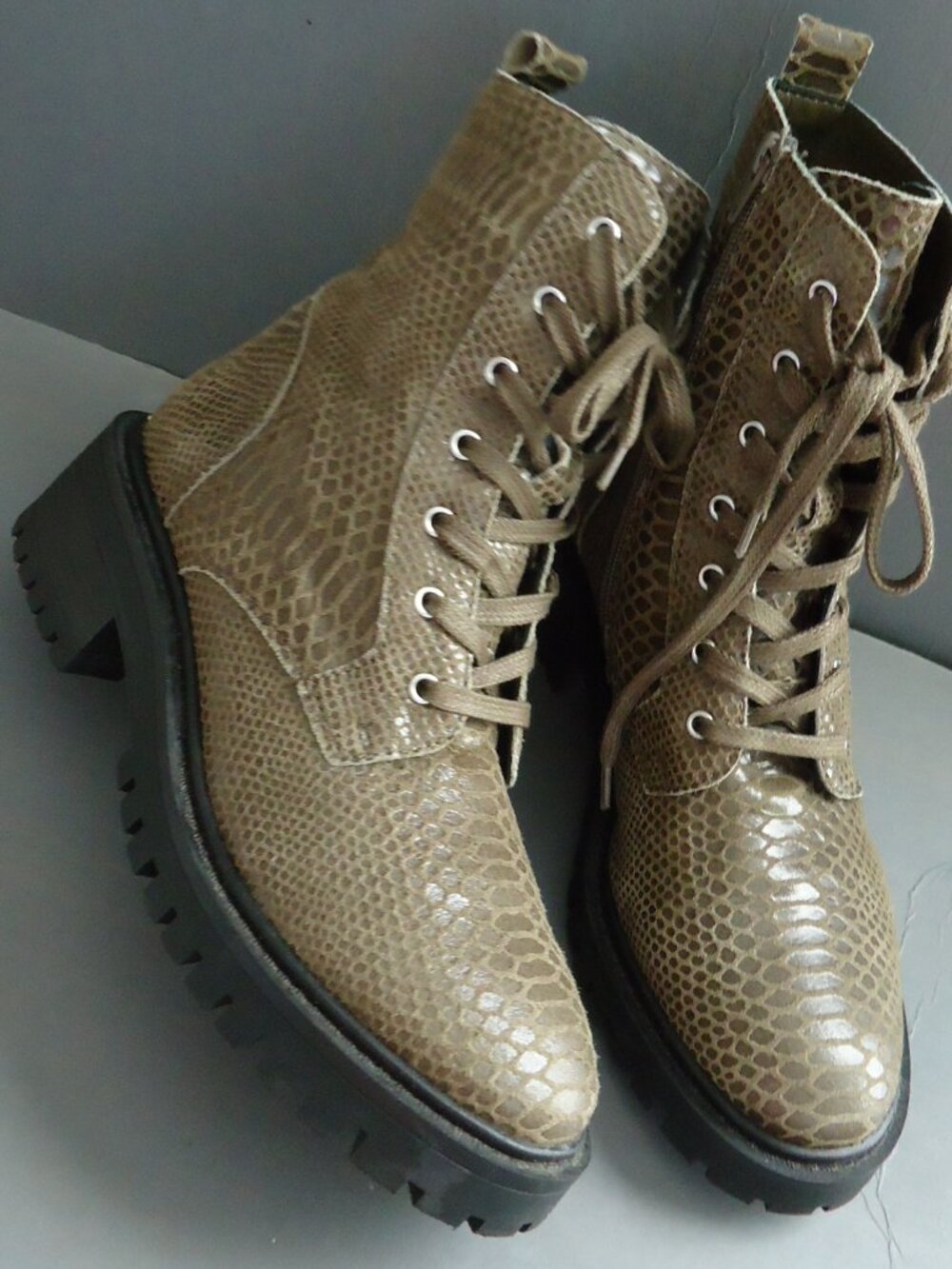 SIZE 10. Crown Vintage Leather Combat Boots.